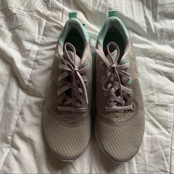 Nike Legend React moon particle pale ivory sneaker - Picture 7 of 9